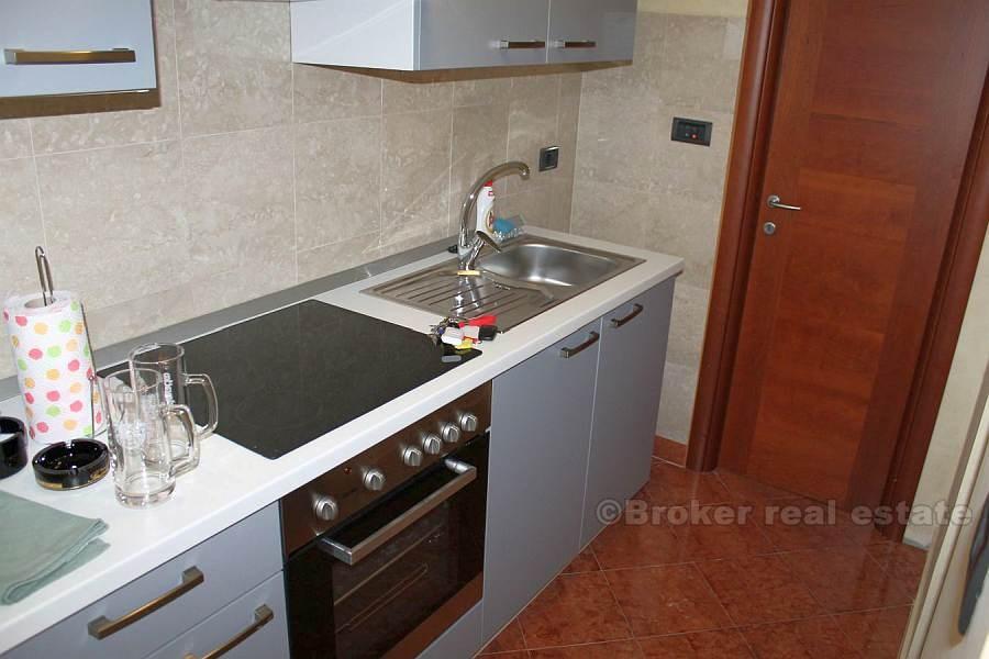 Appartamento con tre camere da letto, in vendita