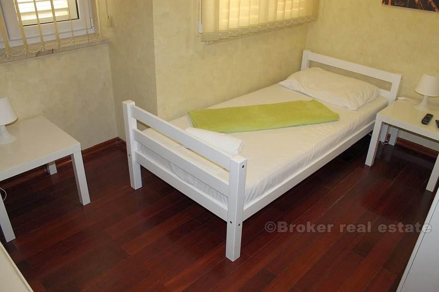 Appartamento con tre camere da letto, in vendita