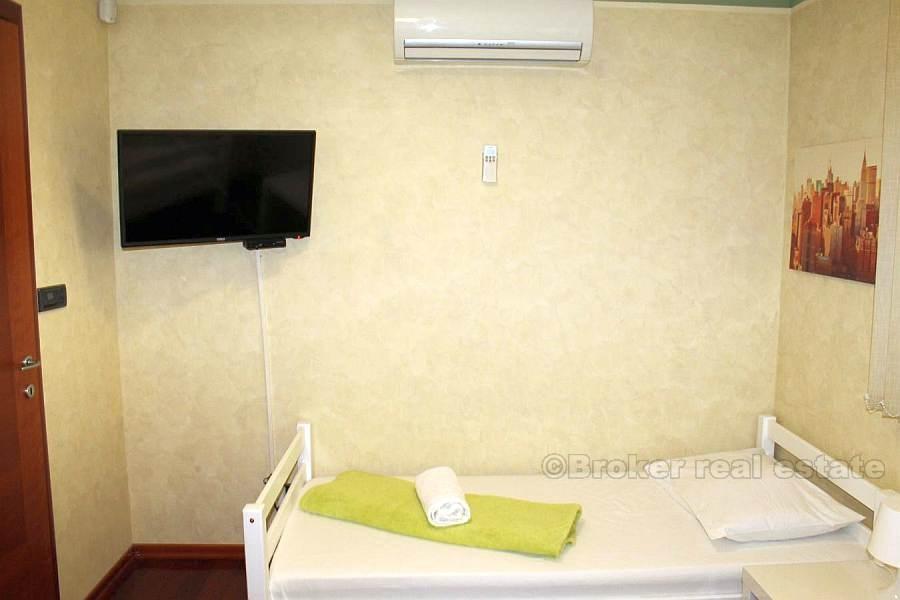 Appartamento con tre camere da letto, in vendita