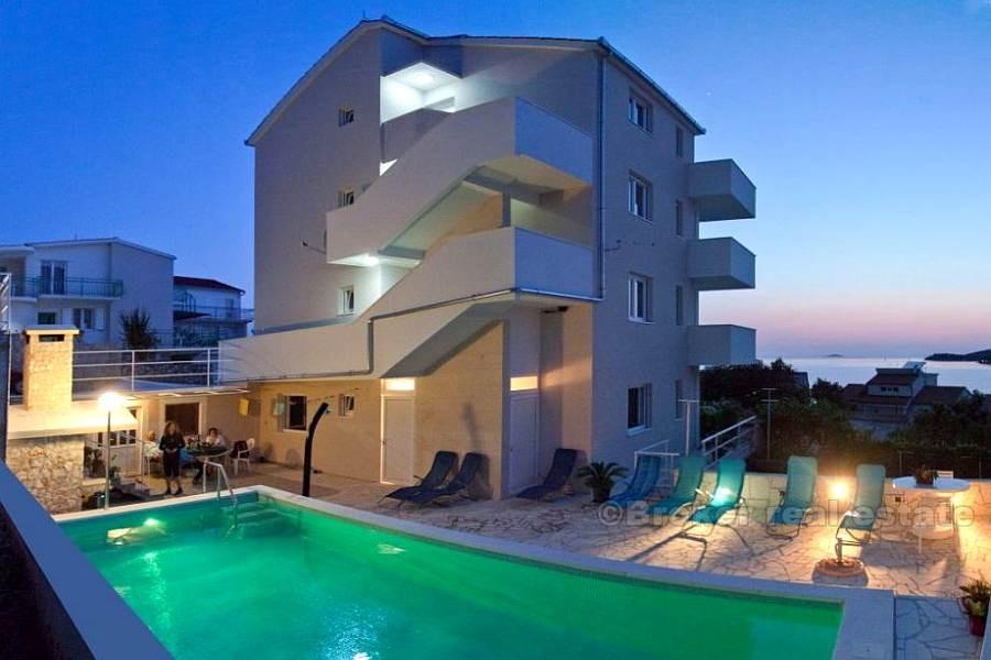 Apartment house, for sale