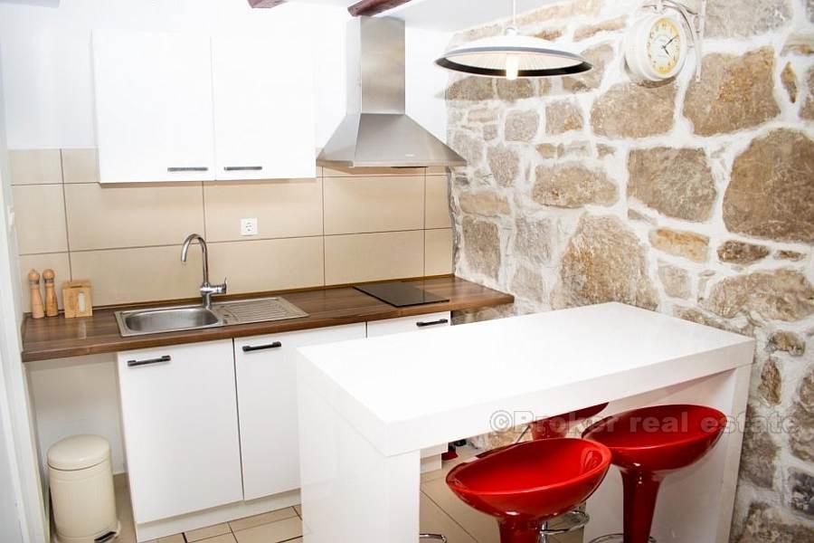 Casa a due piani, in vendita