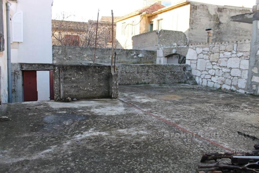 Semi-detached house, for sale