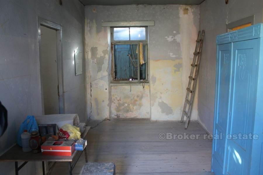 Semi-detached house, for sale