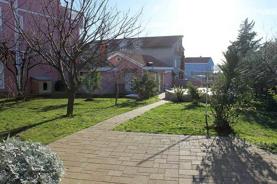 Dreistöckige Villa, zu verkaufen