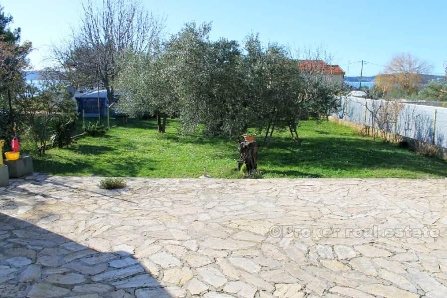 Detached house in the first row to the sea, for sale