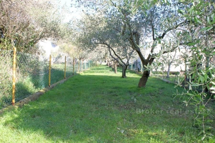 Detached house in the first row to the sea, for sale