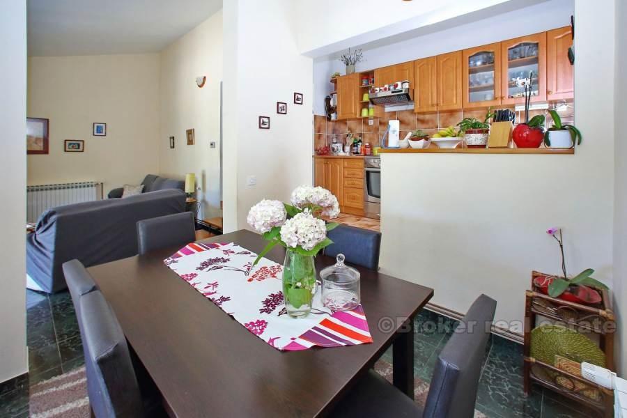 Detached house in the first row to the sea, for sale