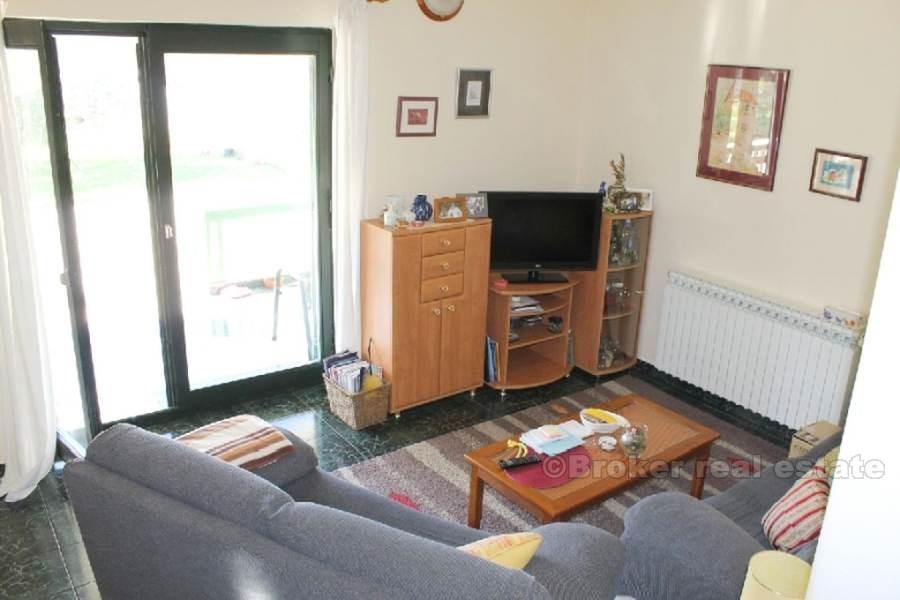 Detached house in the first row to the sea, for sale