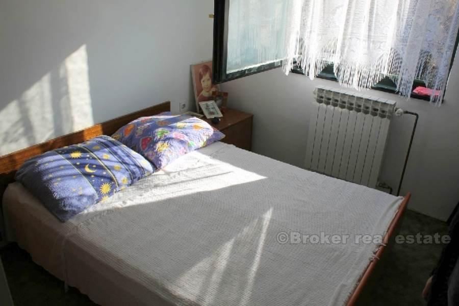 Detached house in the first row to the sea, for sale