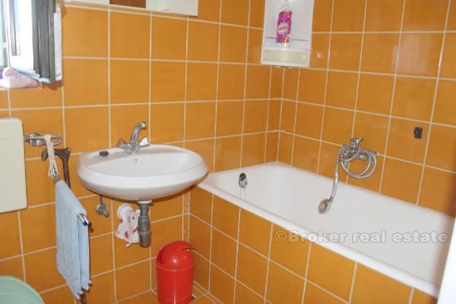 Detached house in the first row to the sea, for sale