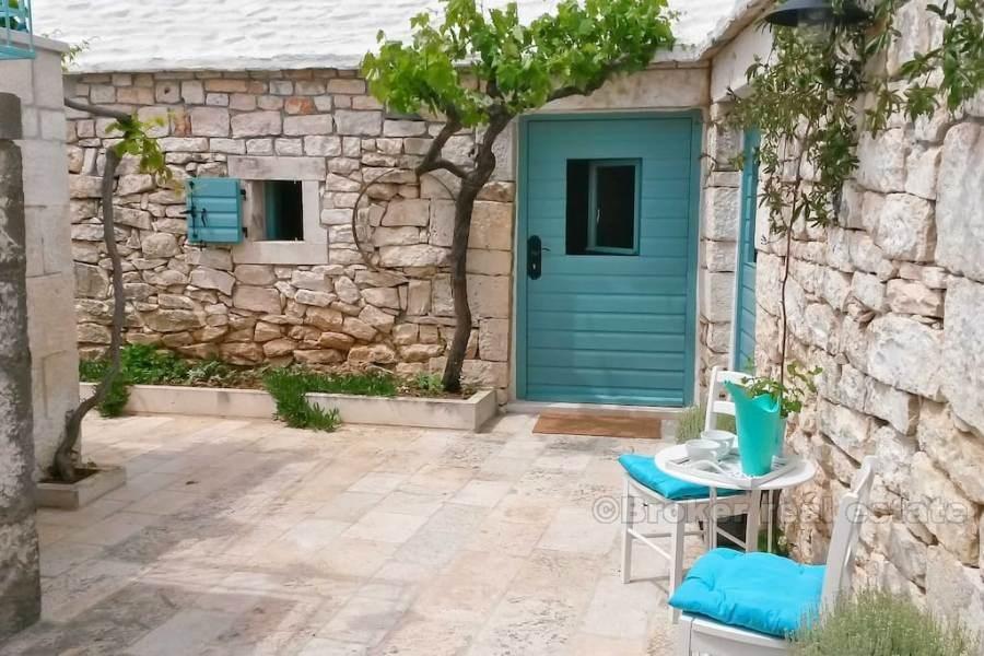 Dalmatian stone house, for sale