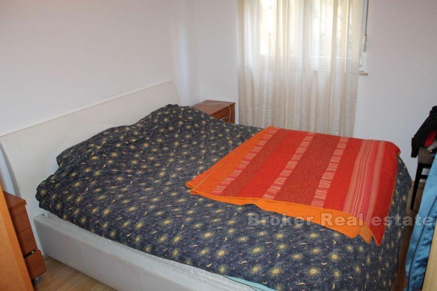 Tre appartamenti con due camere da letto, in vendita