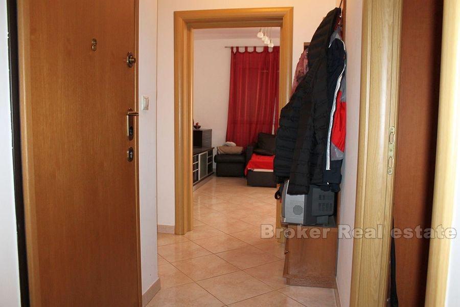 Tre appartamenti con due camere da letto, in vendita