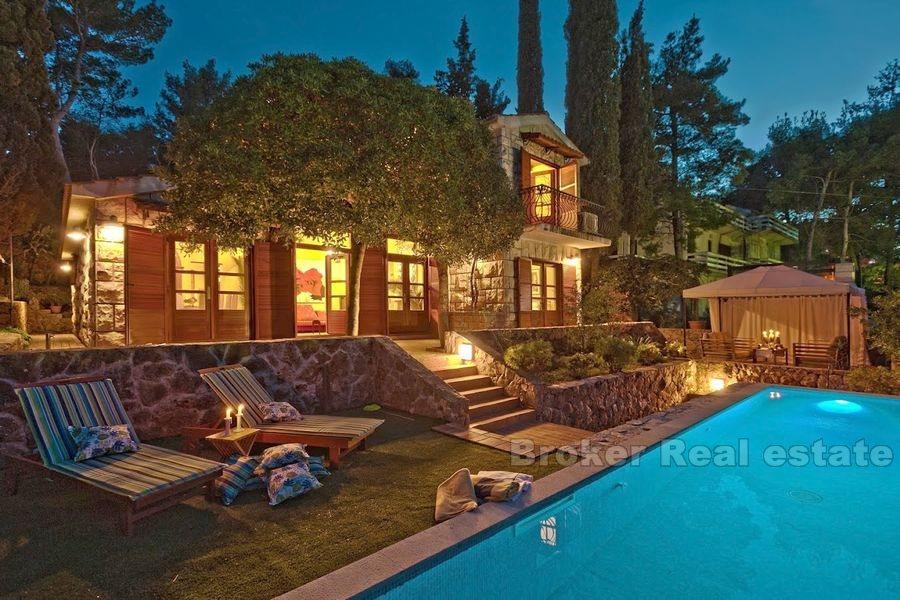Beautiful stone villa with swimming pool, for sale