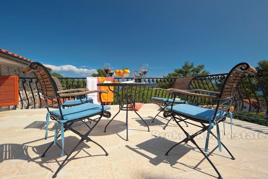 Vakker stein villa med svømmebasseng, til salgs