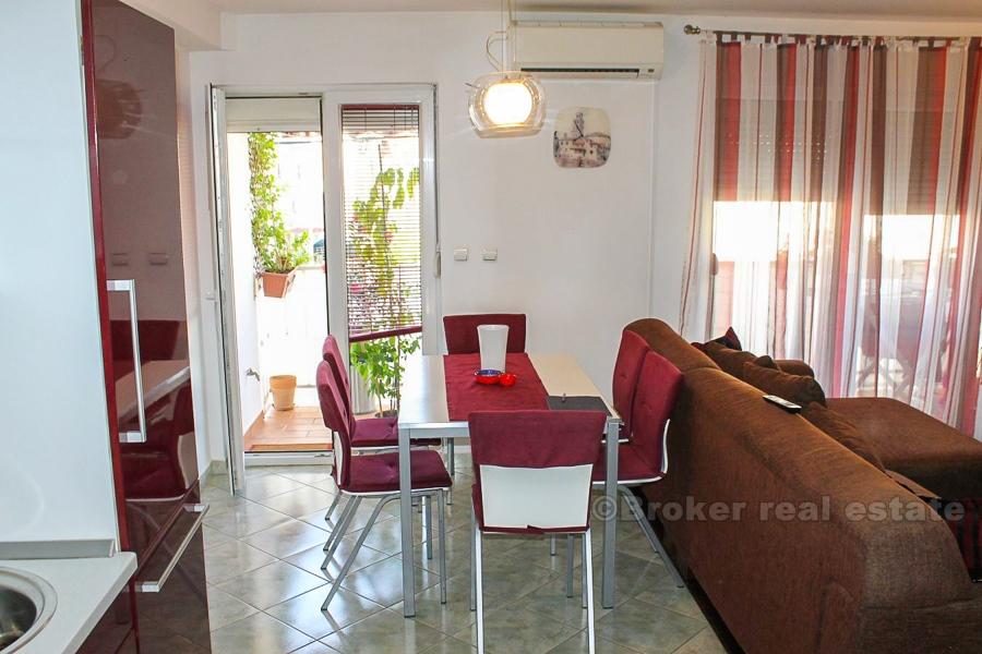 Spacieux appartement de deux chambres, à vendre