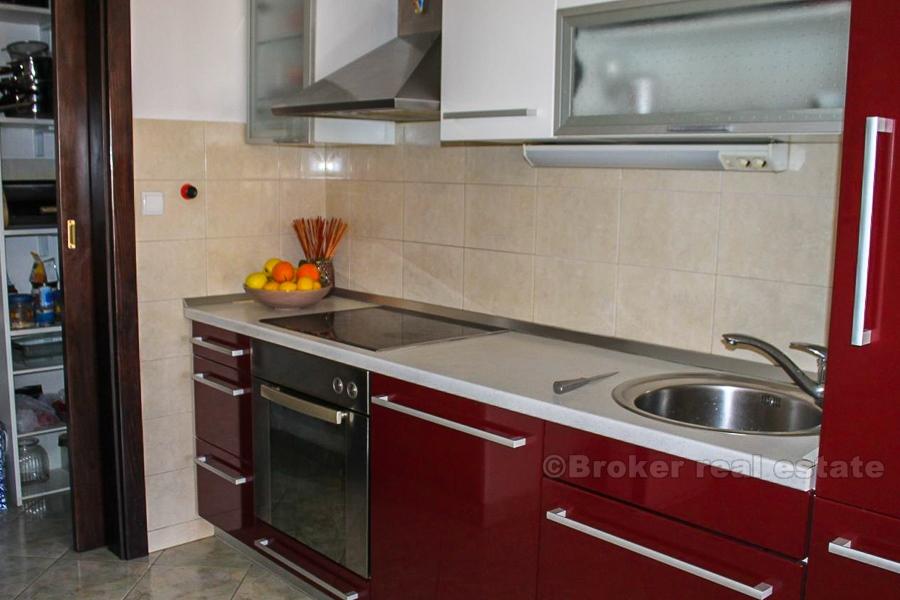 Spacieux appartement de deux chambres, à vendre