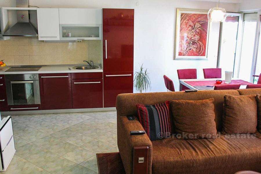 Spacieux appartement de deux chambres, à vendre