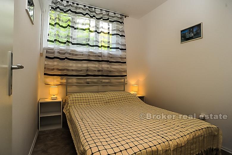 Appartamento con tre camere da letto, vicino al centro, in vendita