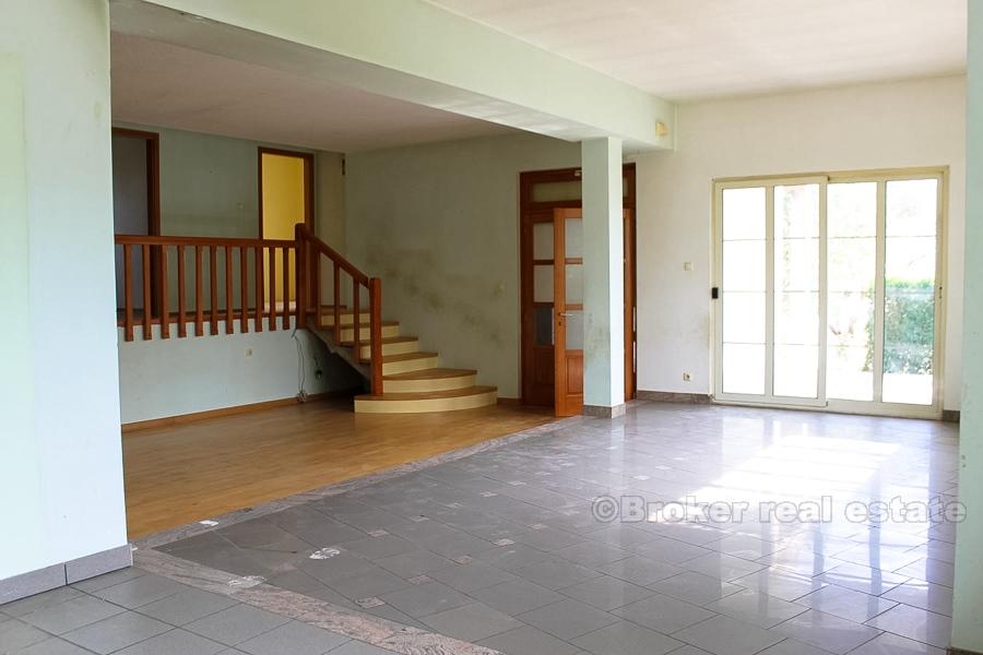 Geräumiges unfertiges Haus, zu verkaufen