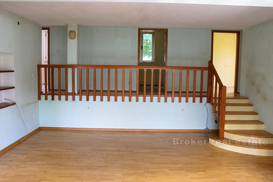 Geräumiges unfertiges Haus, zu verkaufen