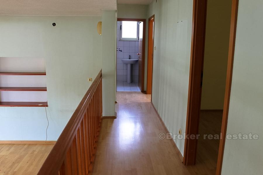 Geräumiges unfertiges Haus, zu verkaufen