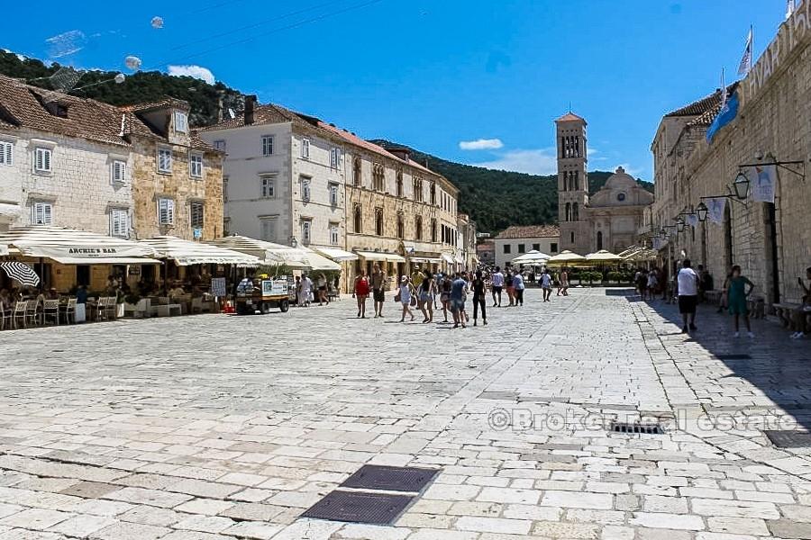 Stenhus på ön Hvar, till salu