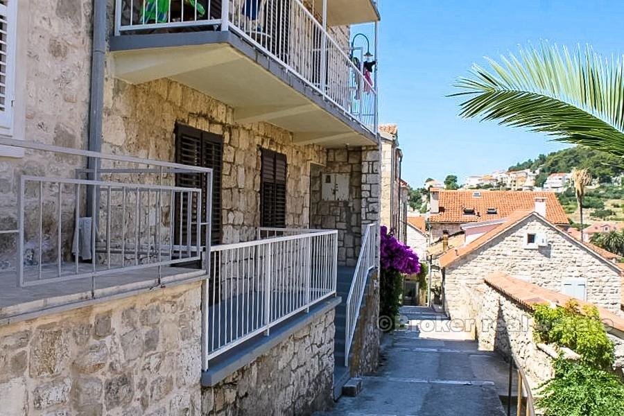Maison en pierre sur l'île de Hvar, à vendre