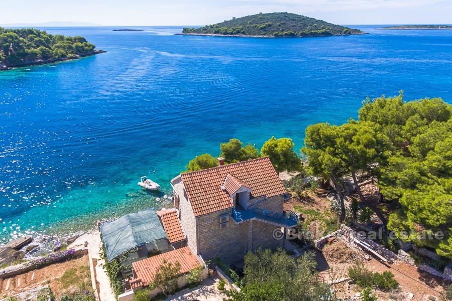 Villa on 3 floors, waterfront, for sale