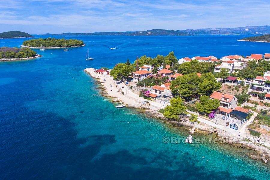 Villa on 3 floors, waterfront, for sale