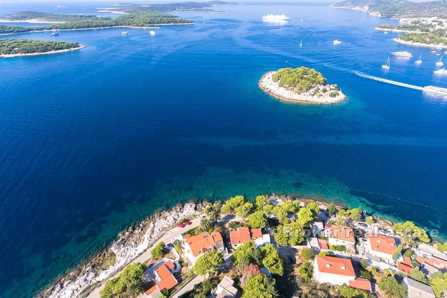 Kamena kuća uz more, na prodaju