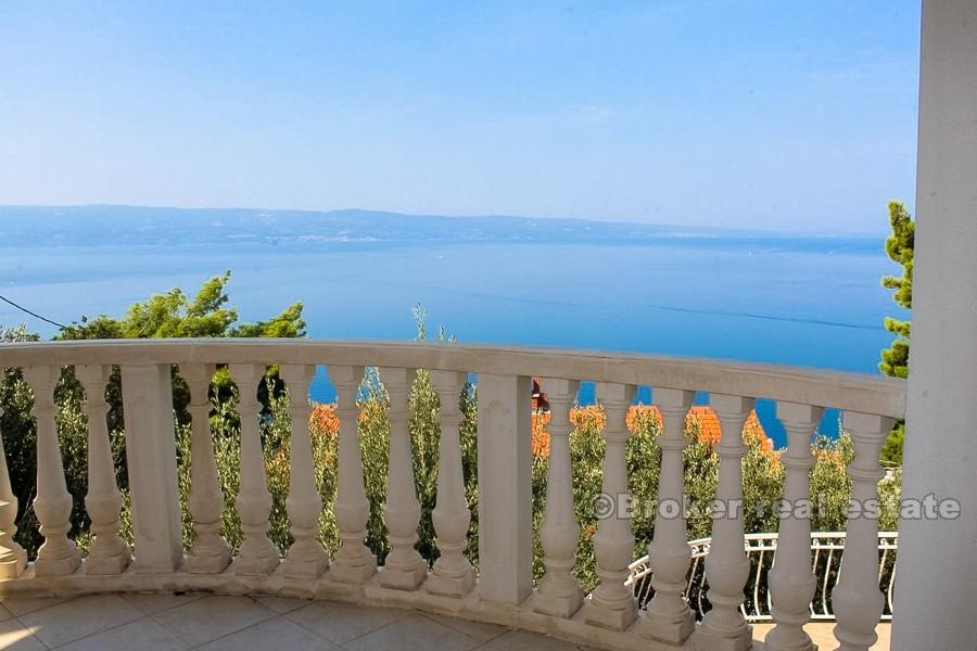 Detached house with sea view, for sale