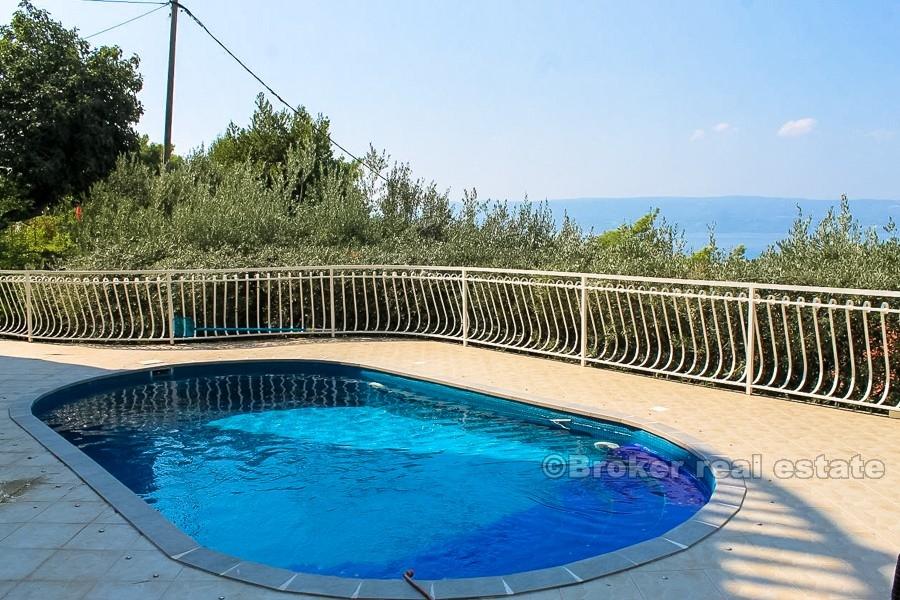 Casa indipendente con vista mare, in vendita