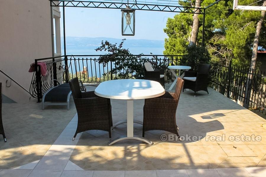Casa indipendente con vista mare, in vendita