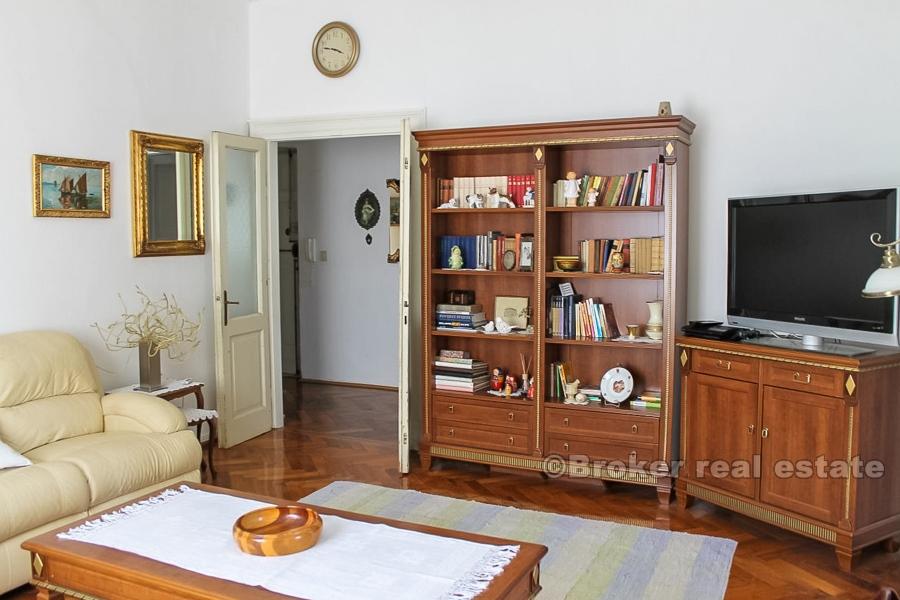 Three bedroom apartment in the center of town, for sale