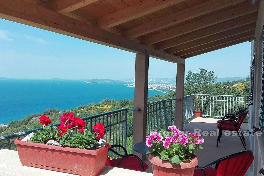 Detached house with sea view, sale