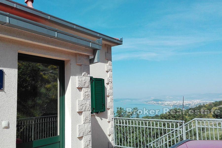 Detached house with sea view, sale