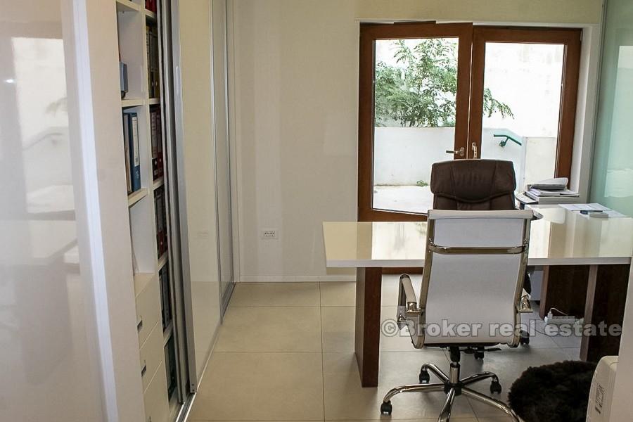 Forretningslokaler, til salgs