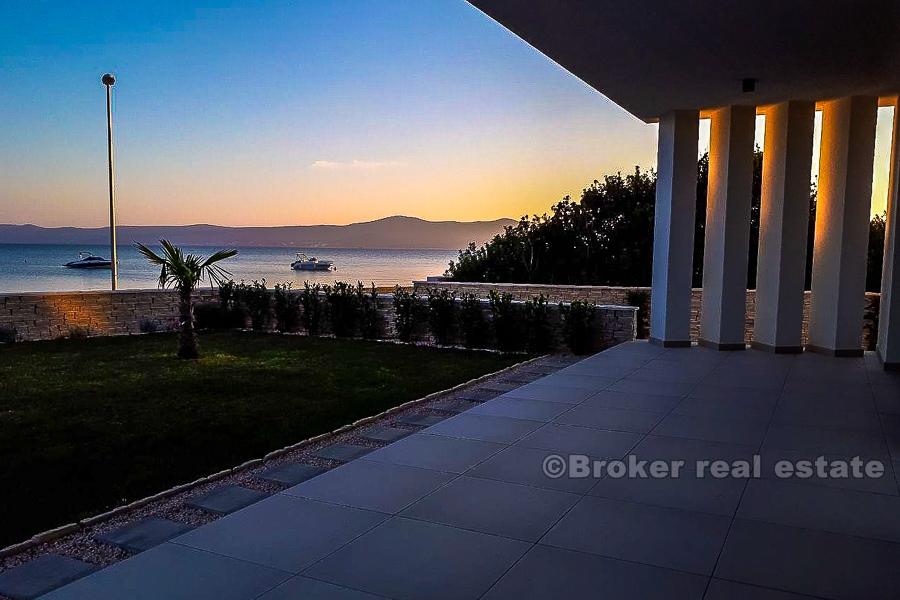 Neu erbautes Appartementhaus am Wasser. zu verkaufen