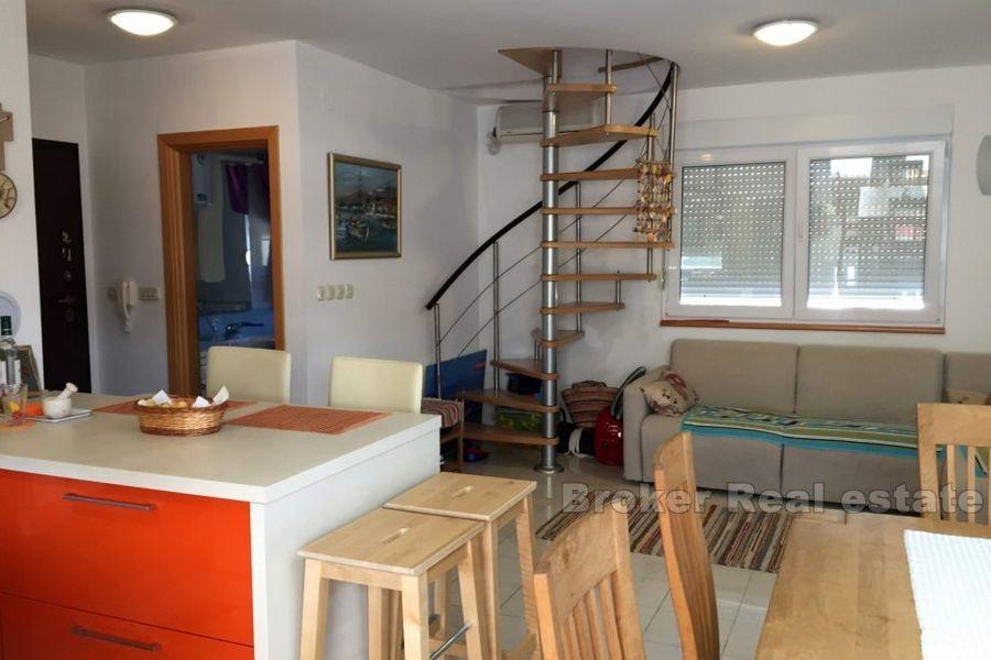 appartement en duplex dans le quartier de Petrcane