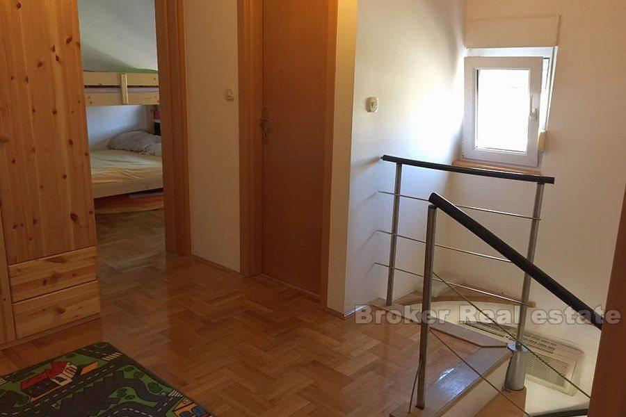 appartement en duplex dans le quartier de Petrcane