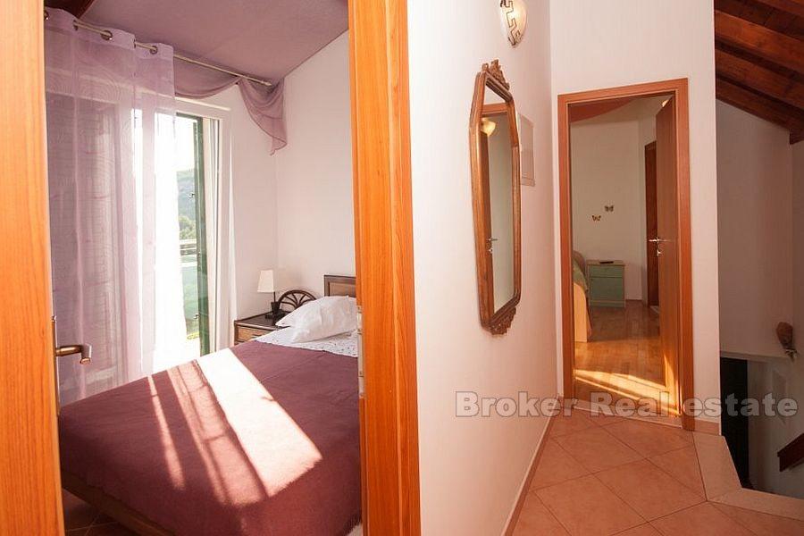 U Omiše, samostatný kamenný dům