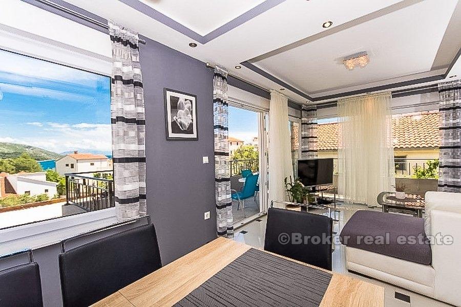 Appartamento con 3 camere da letto, vista mare, in vendita