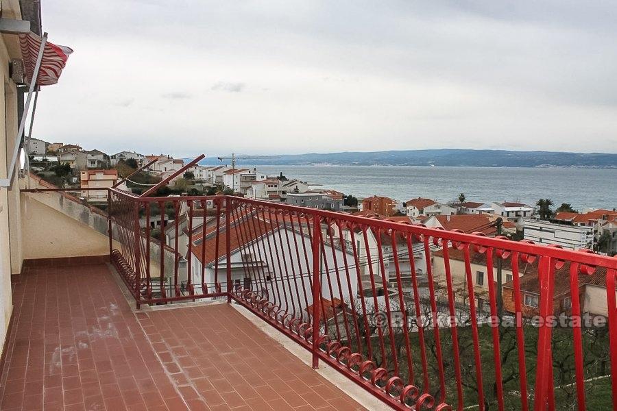 Двухкомнатная квартира с видом на море, на продажу