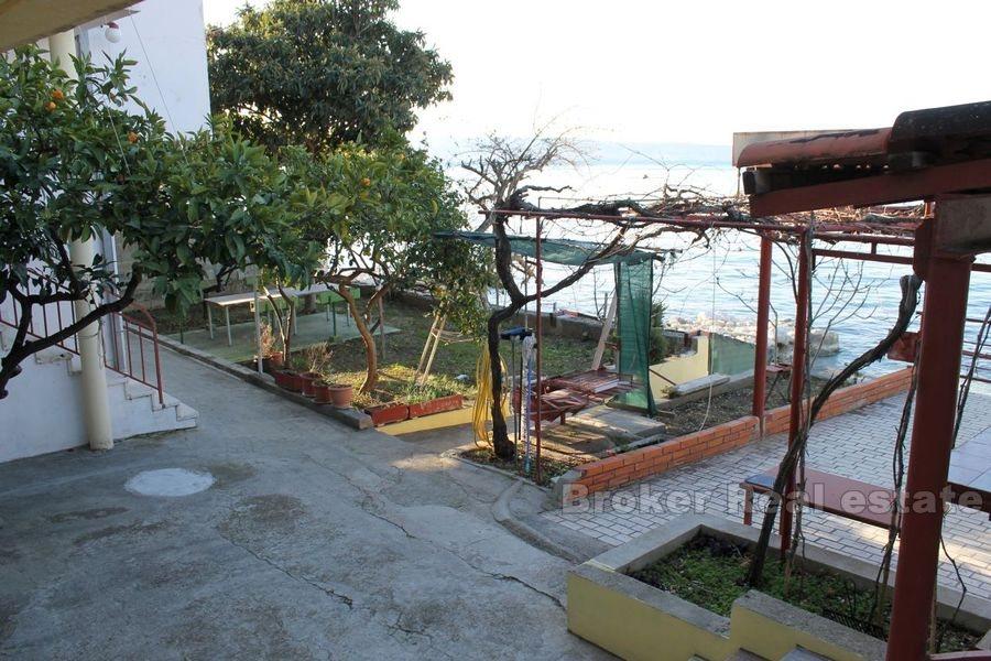 Doppelhaushälfte für Gewerbe und Wohngebäude