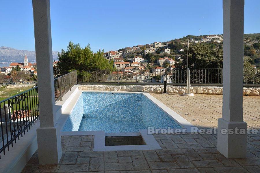 Hus med svømmebasseng