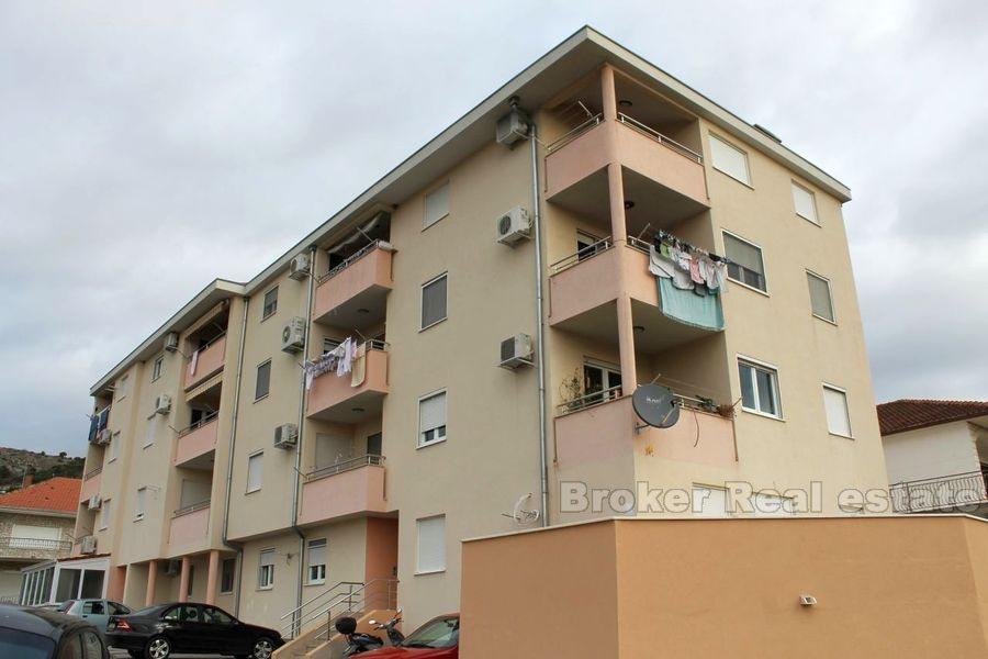 Unfinished three-bedrooms apartment