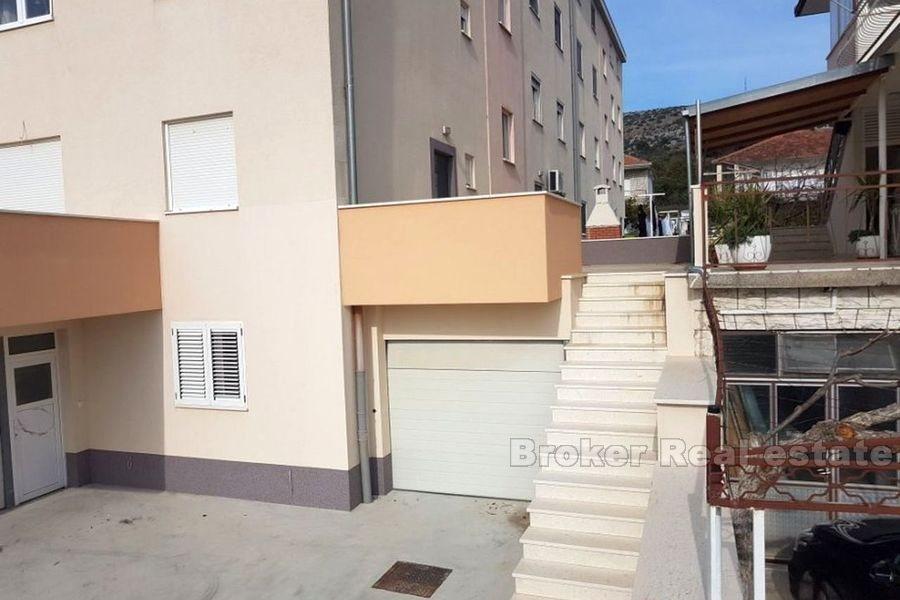 Недостроенная трехкомнатная квартира