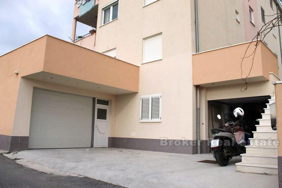 Недостроенная трехкомнатная квартира