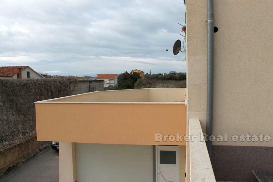 Недостроенная трехкомнатная квартира